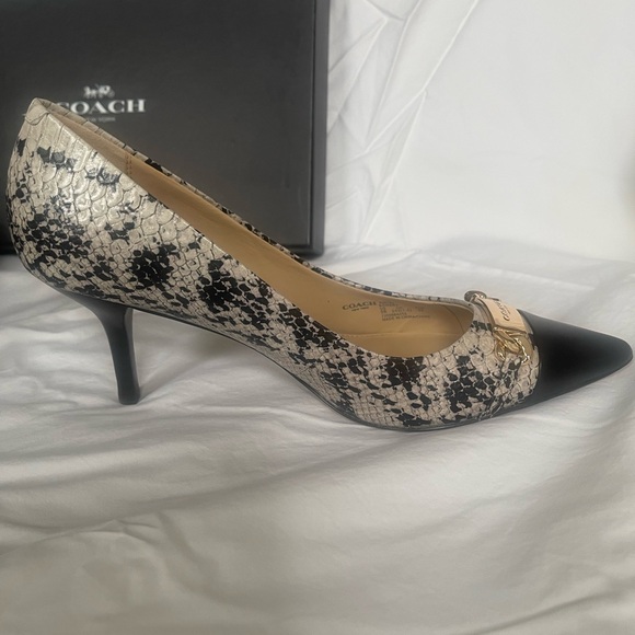 COACH Pumps - Picture 6 of 7